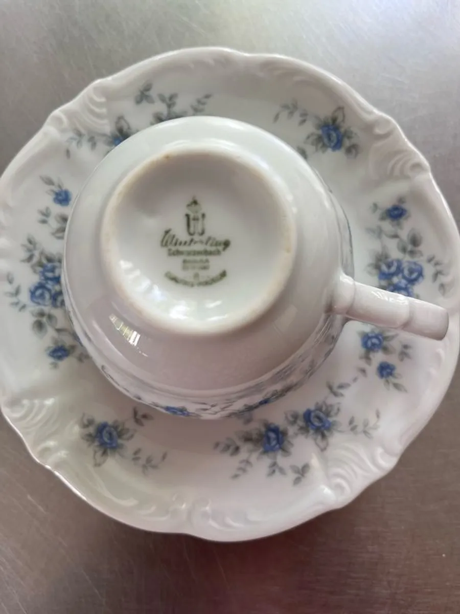 cups and saucers - Image 2