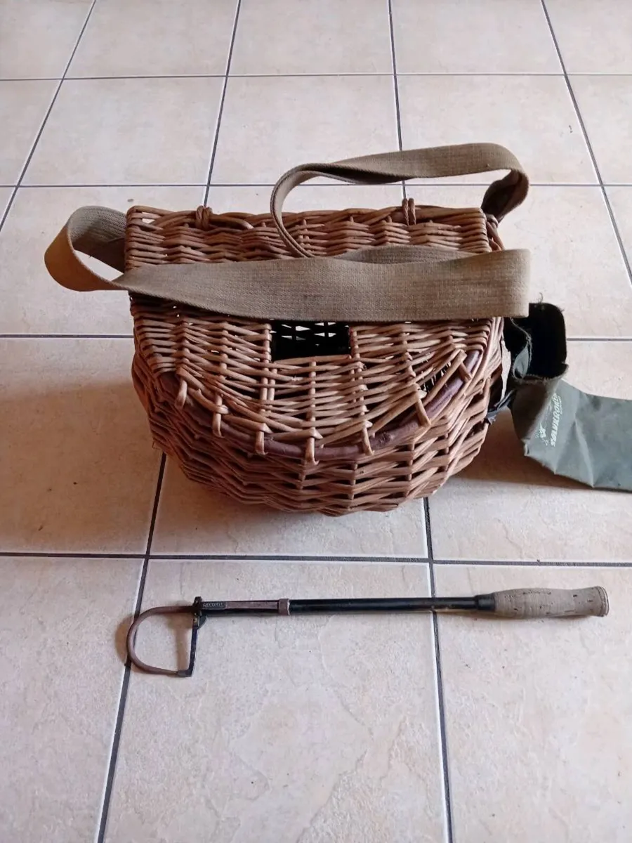 ANTIQUE AND COLLECTABLES - Image 1