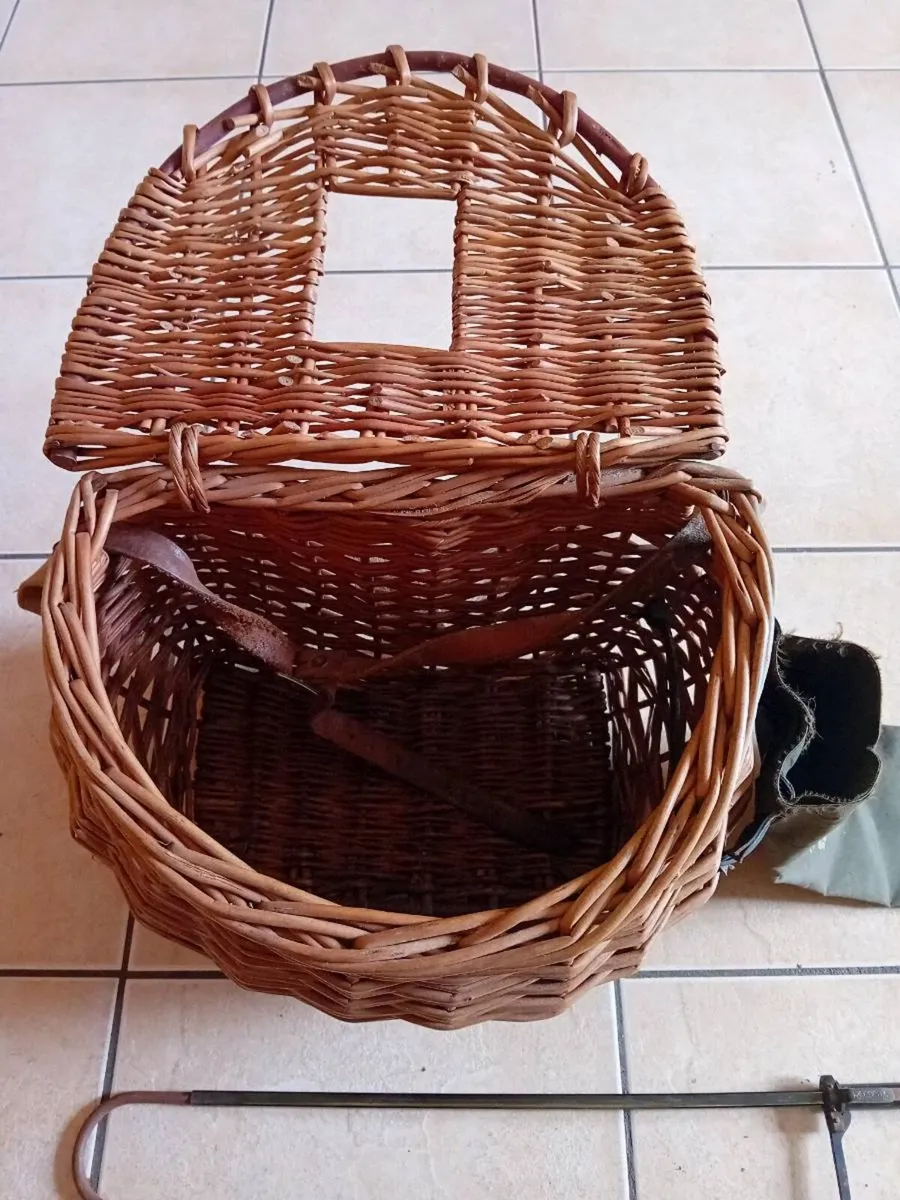 ANTIQUE AND COLLECTABLES - Image 2