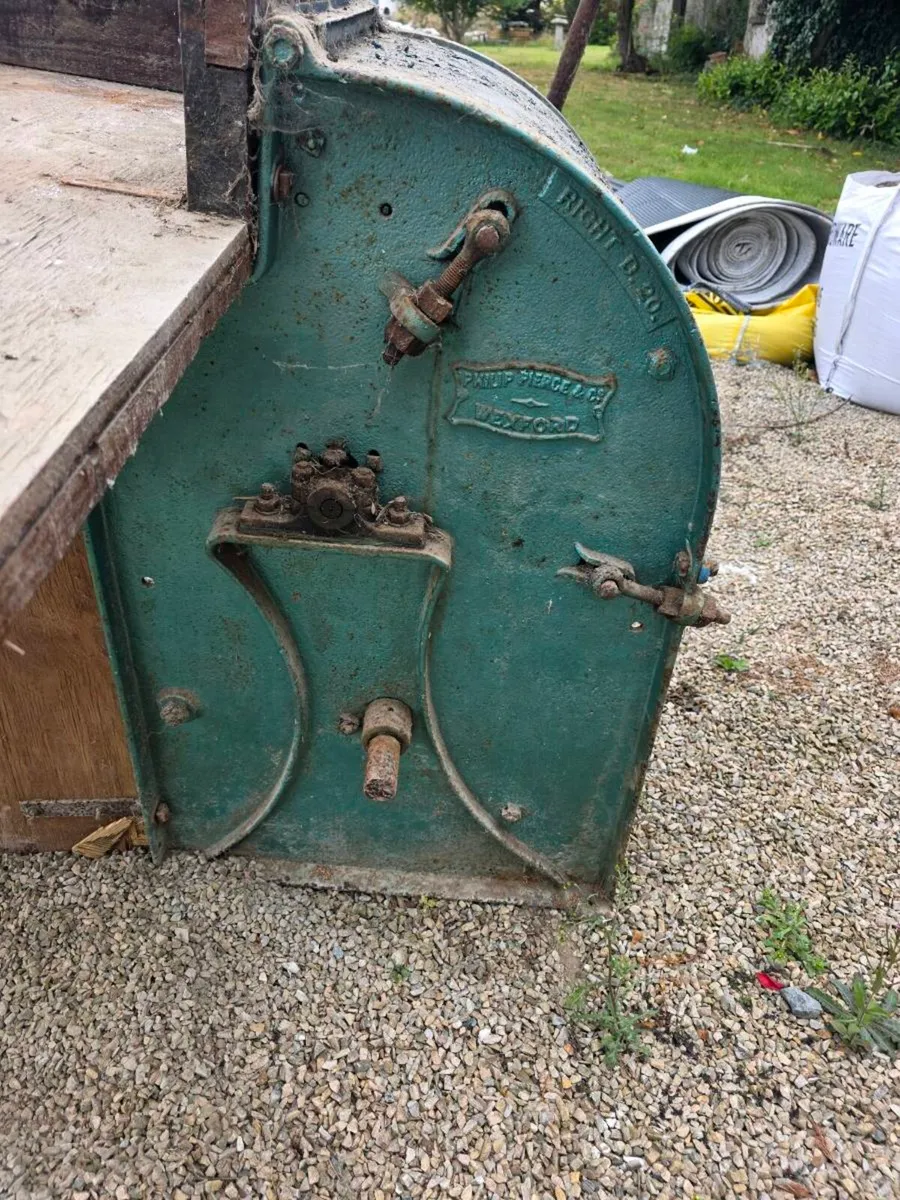 Antique vintage farm machinary - Image 3
