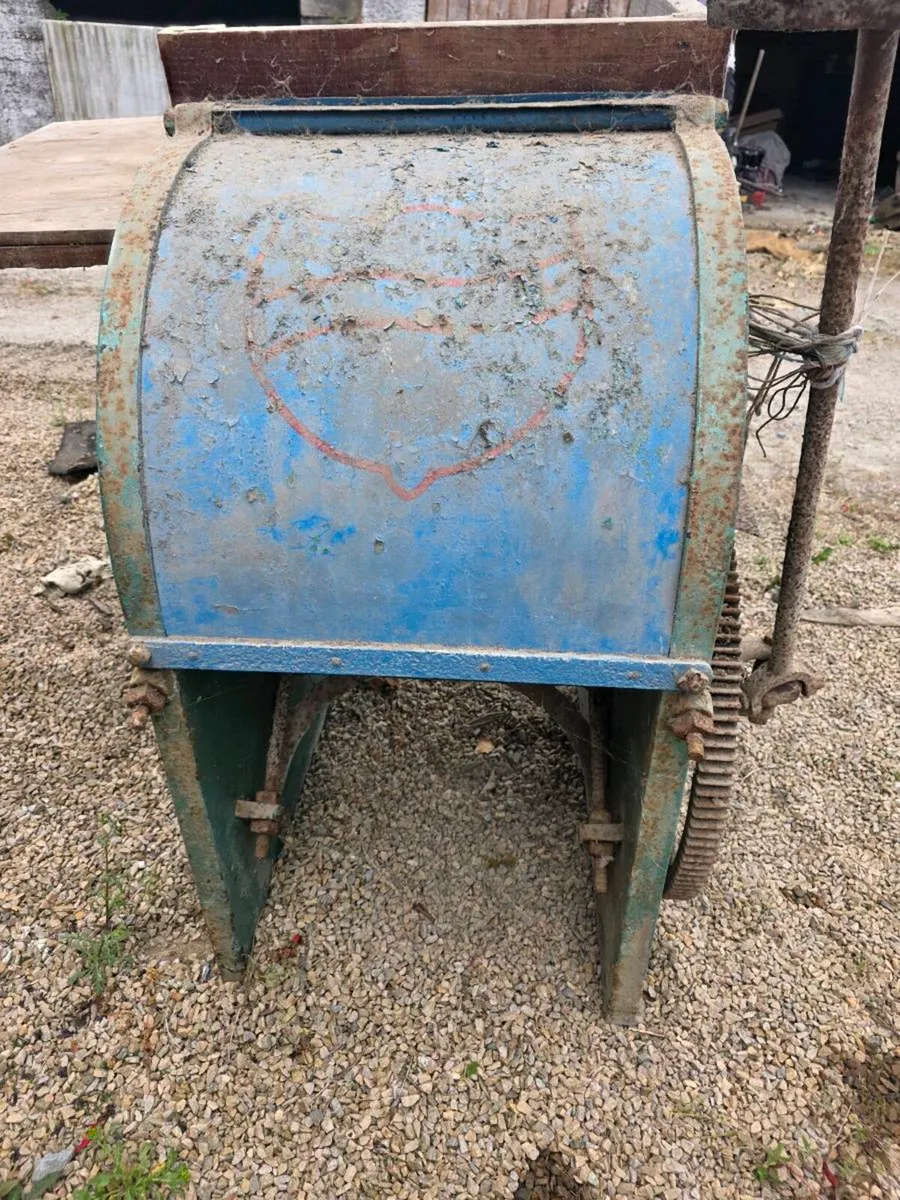 Antique vintage farm machinary - Image 4
