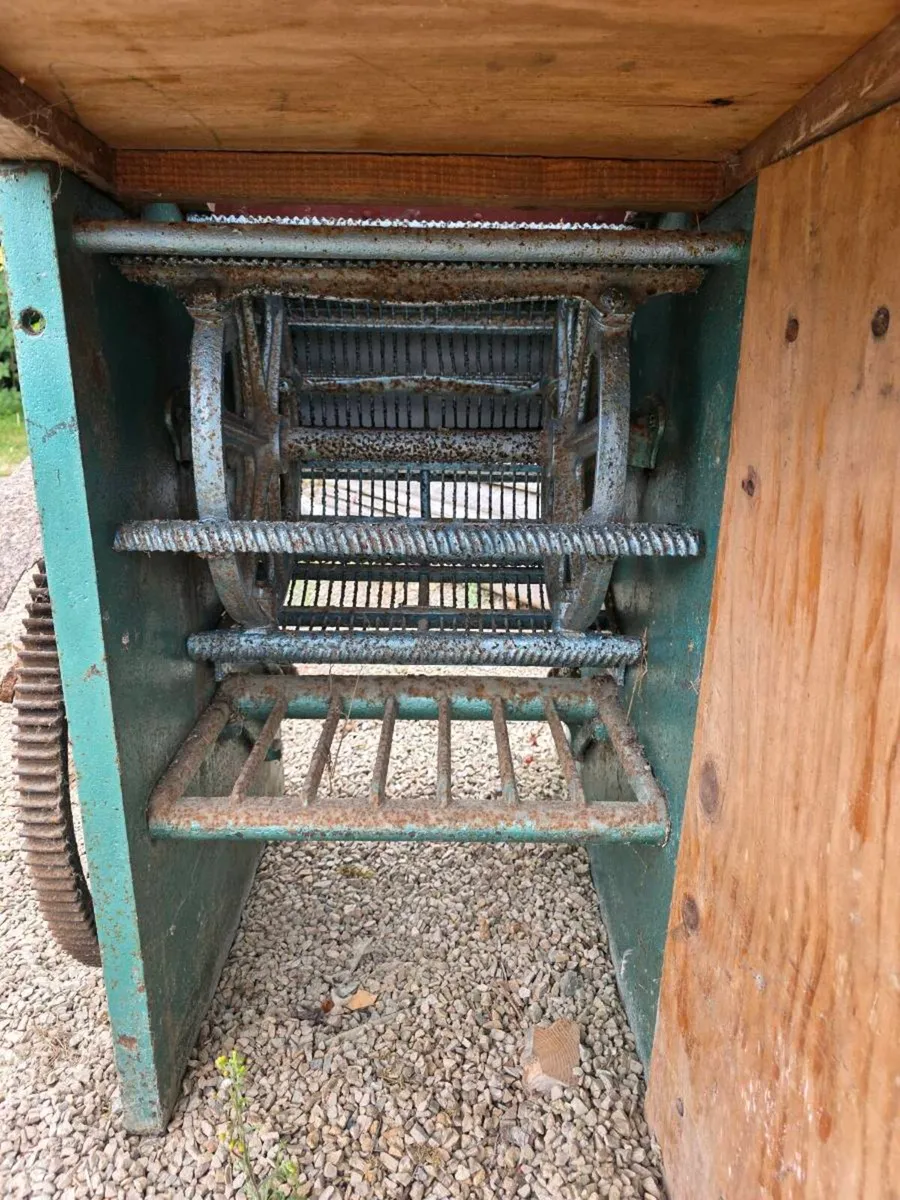 Antique vintage farm machinary - Image 2