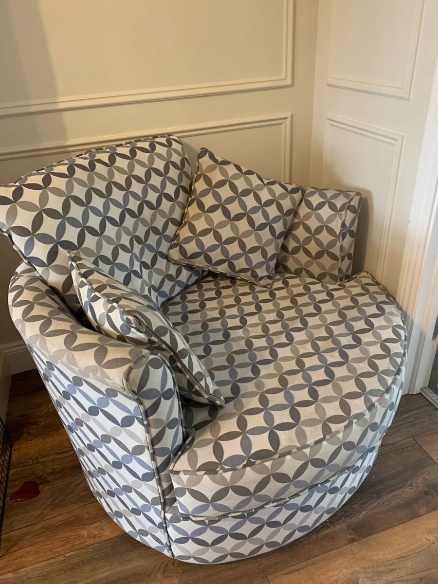 Swivel Armchair - Image 2