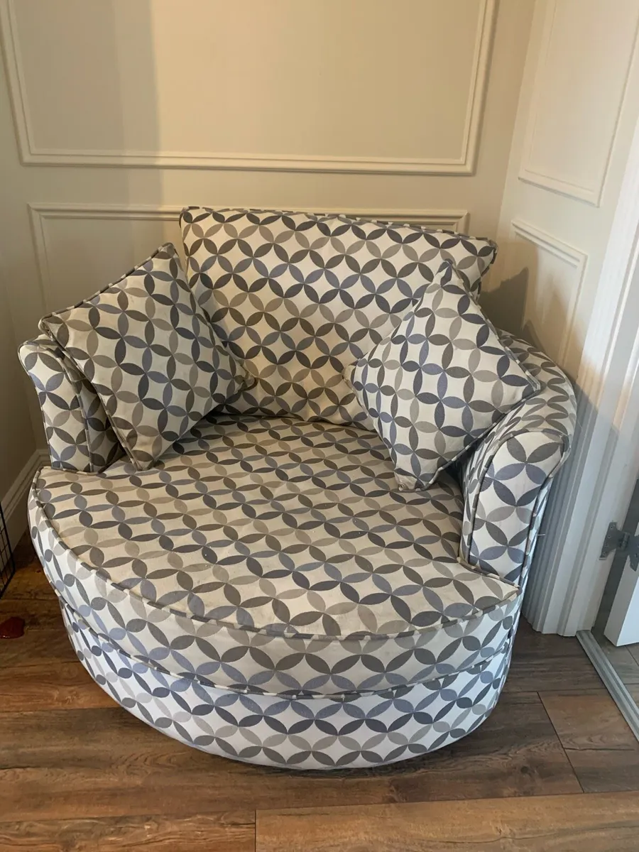 Swivel Armchair - Image 3