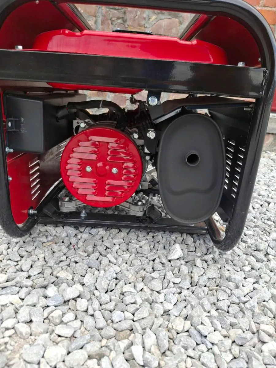 Petrol generator as new - Image 4