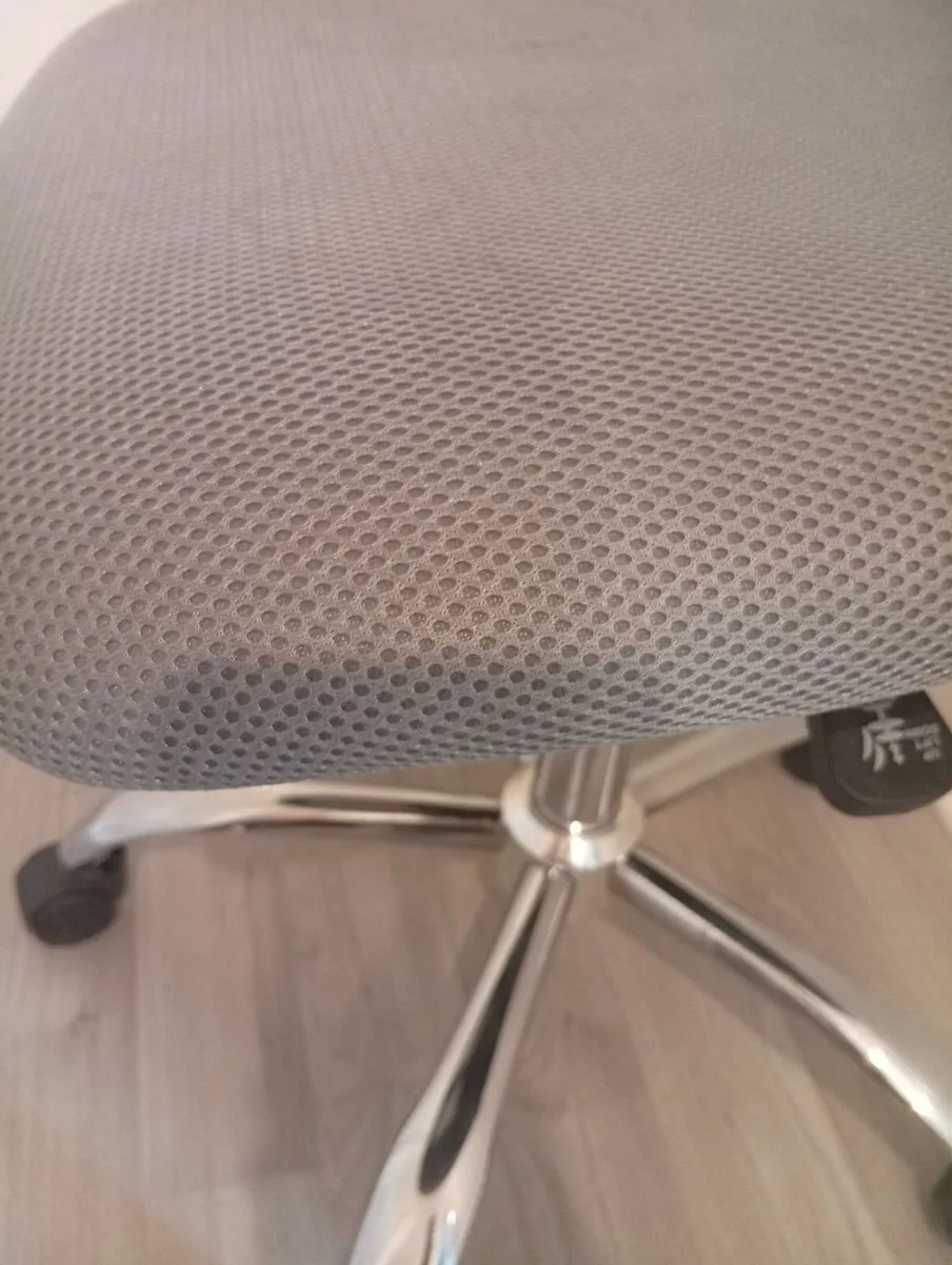 Quality Computer Office Adjustable Swivel chair - Image 4