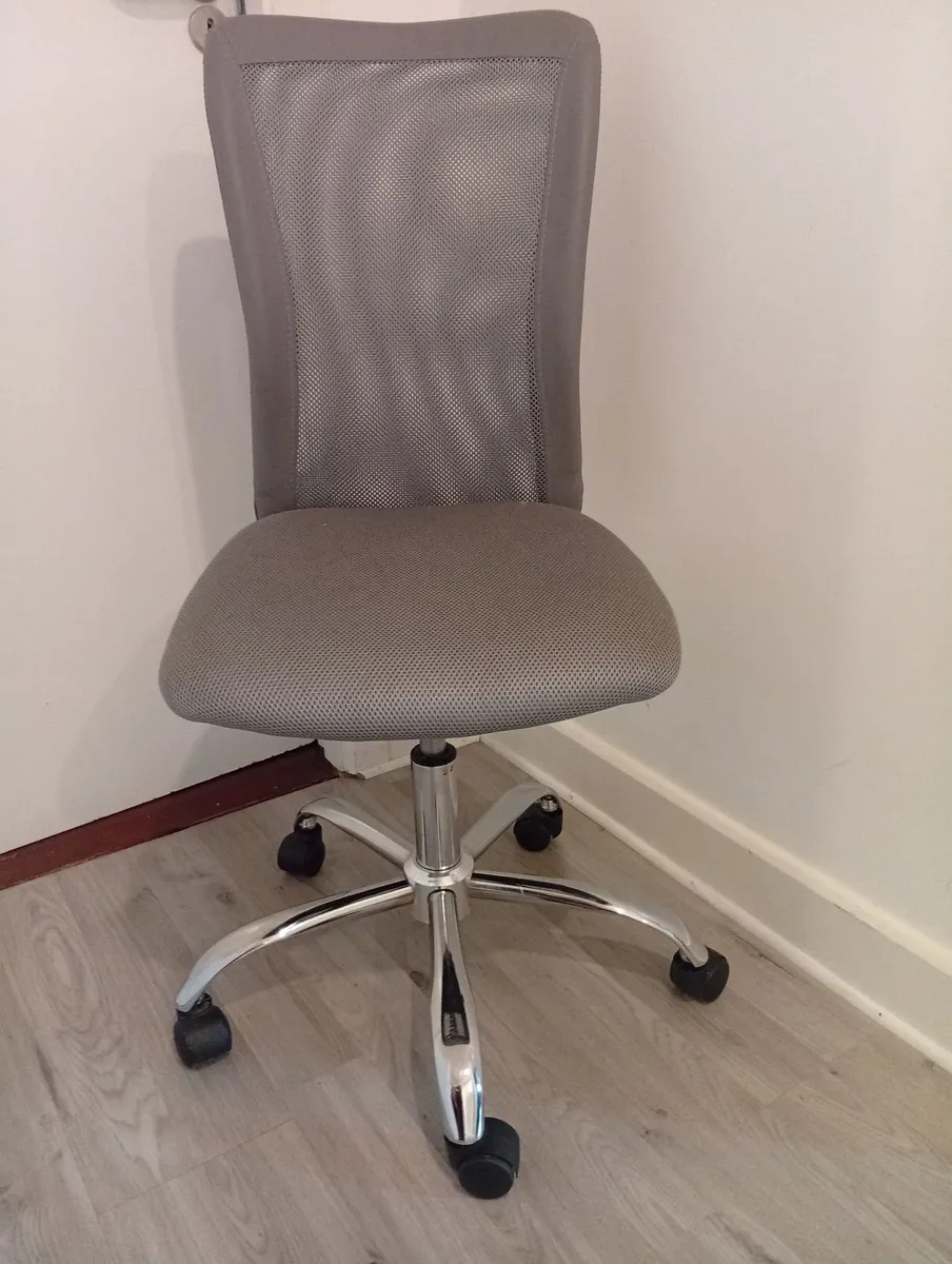 Quality Computer Office Adjustable Swivel chair - Image 1