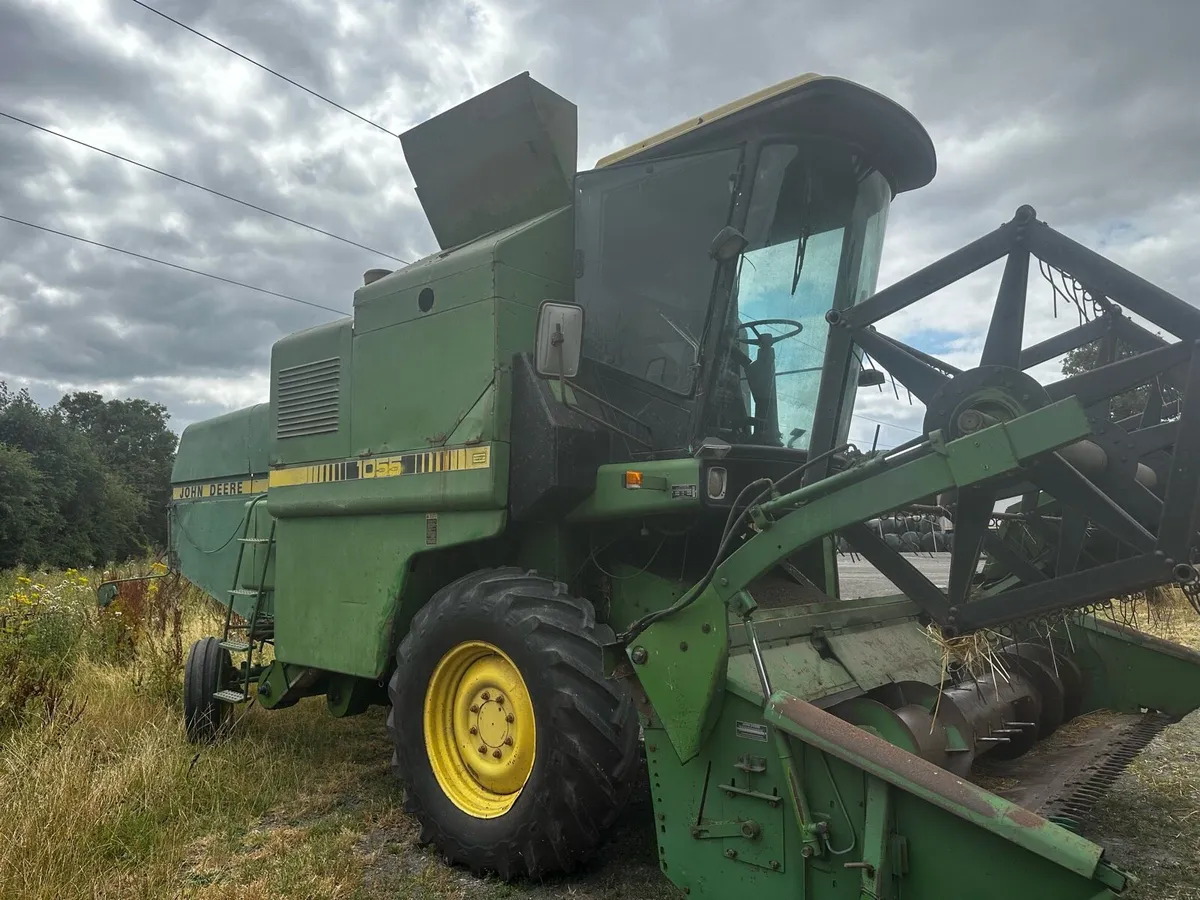 John Deere 1055 Combine - Image 3