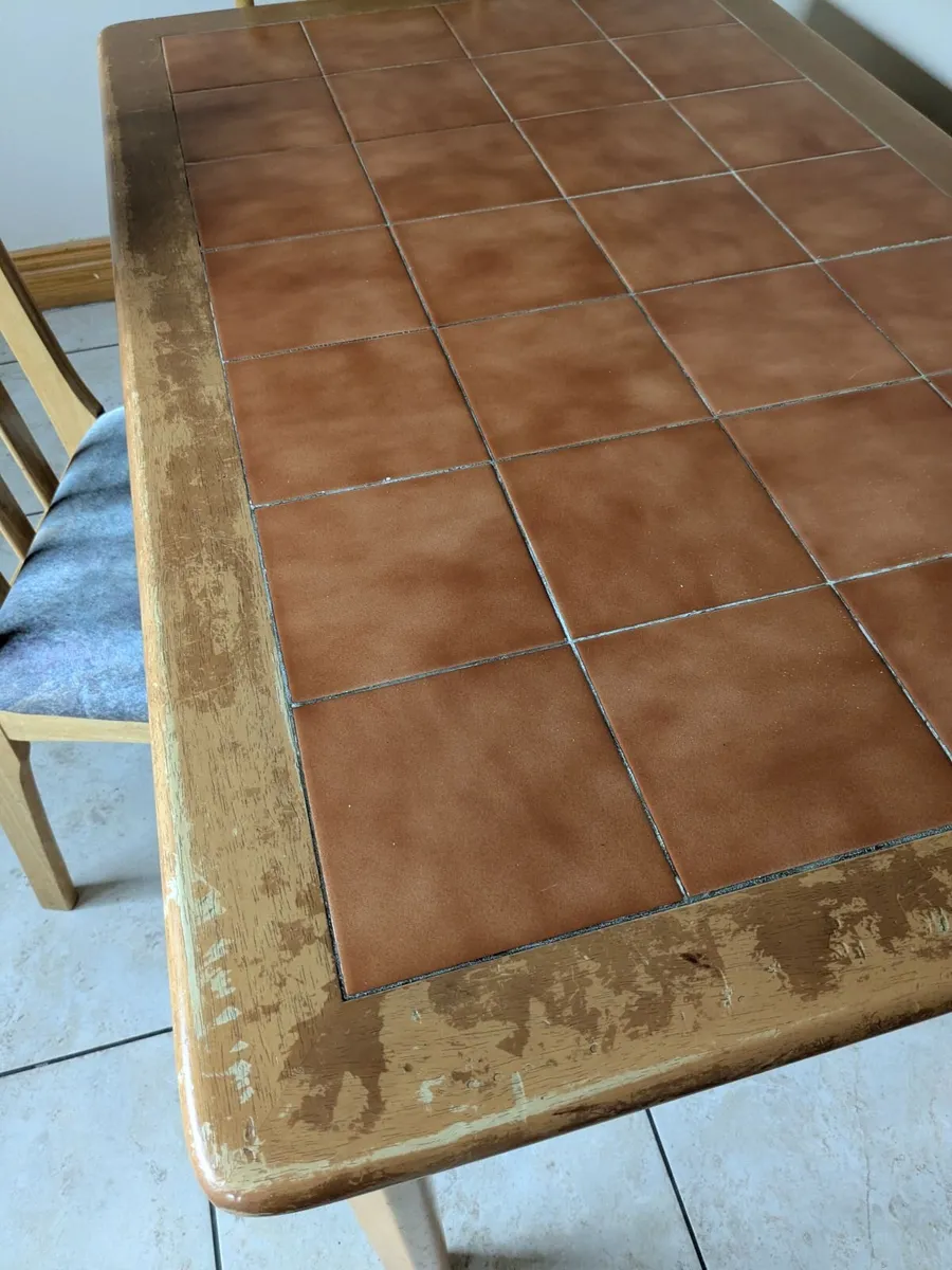 Kitchen table and chairs. - Image 2
