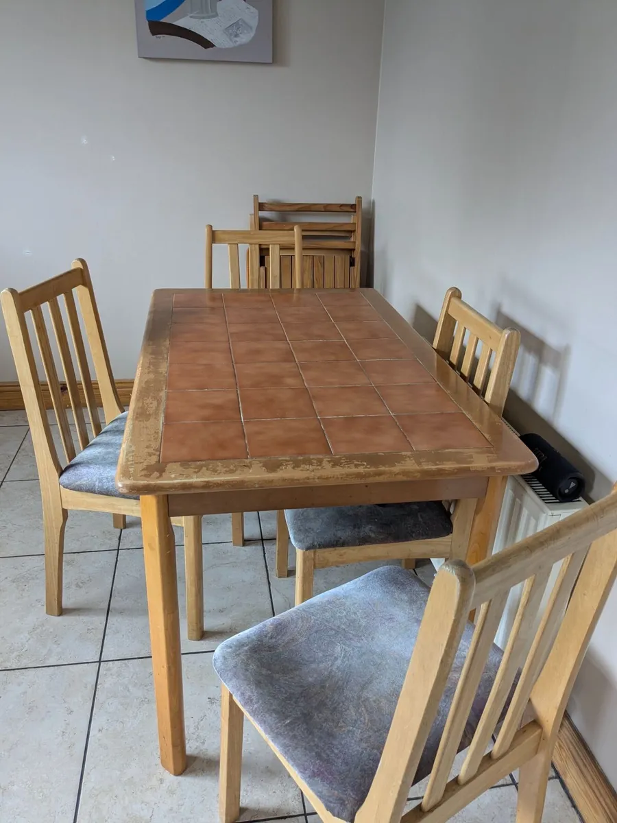 Kitchen table and chairs. - Image 4
