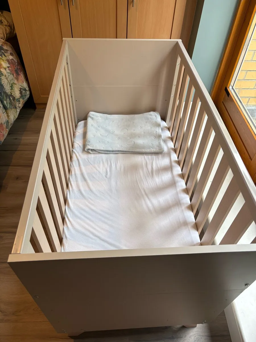Cot - Image 1