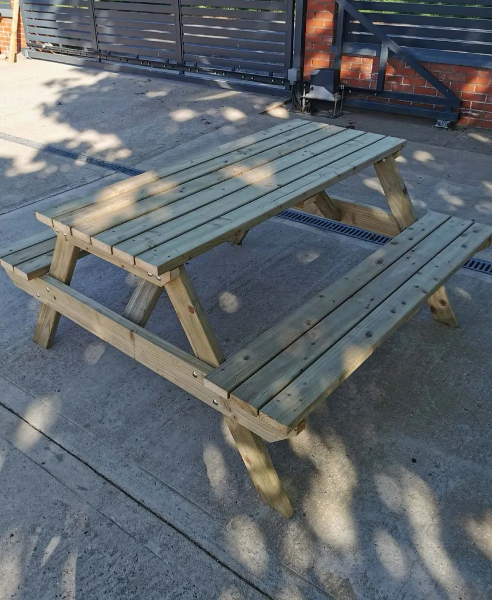 Picnic bench - Image 1
