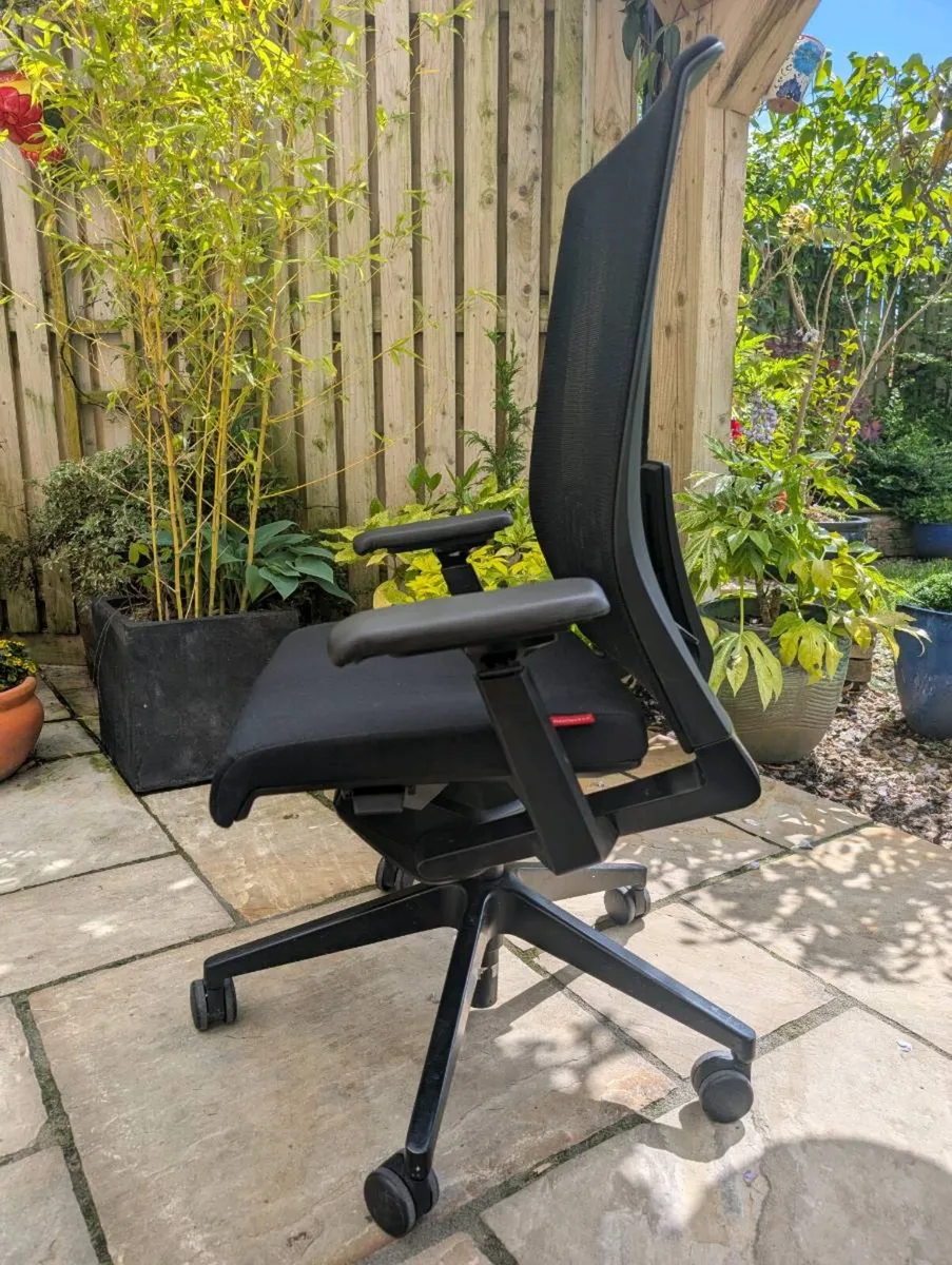 Ergonomic office chair - Image 1