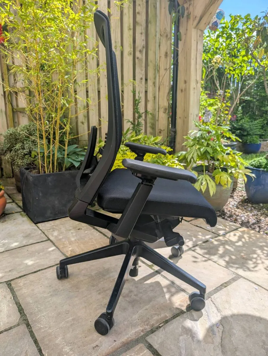 Ergonomic office chair - Image 2