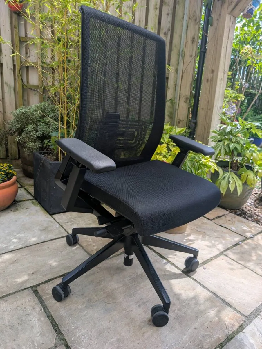 Ergonomic office chair - Image 4