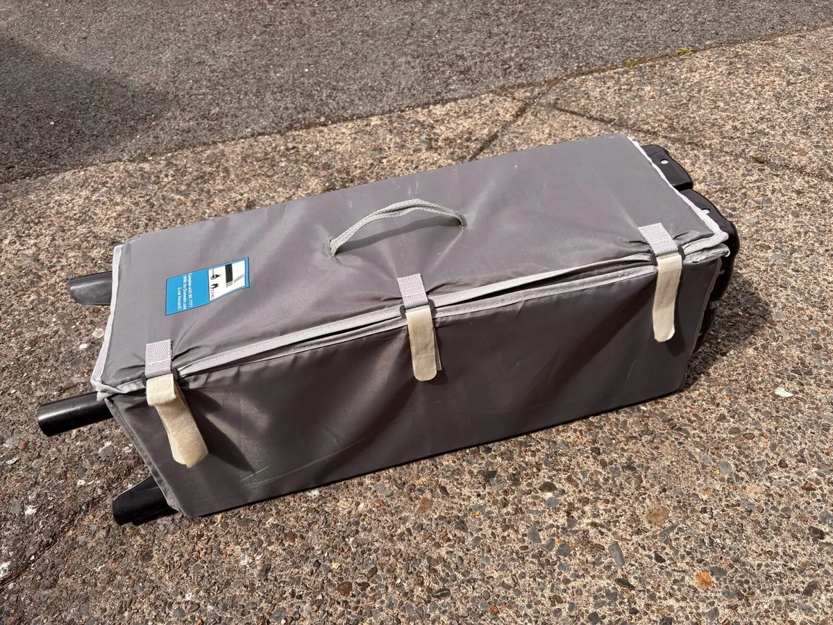 Travel cot - Image 2