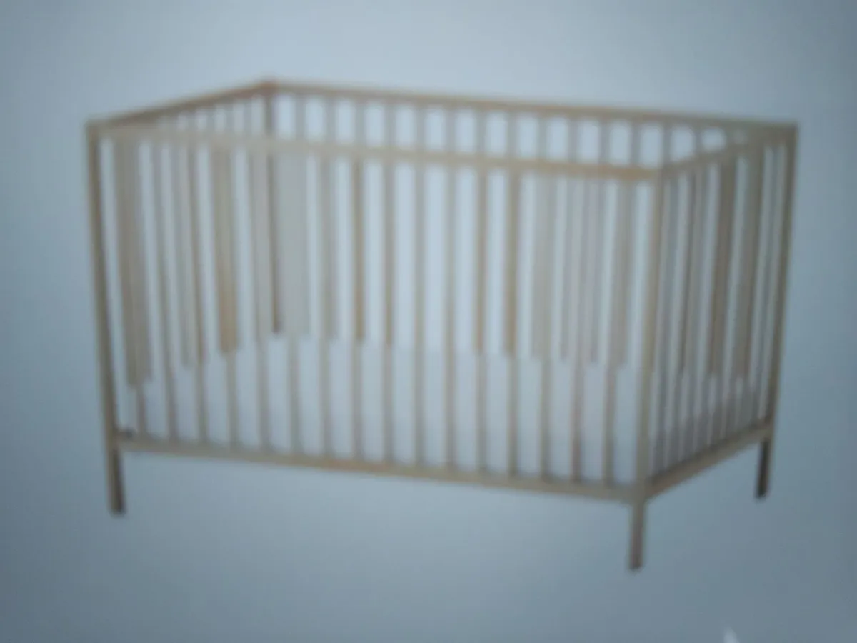 Baby's cot - Image 1