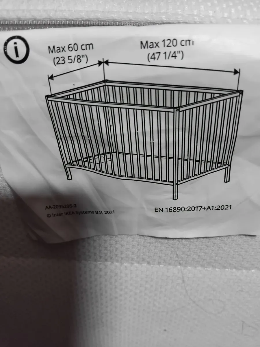 Baby's cot - Image 2