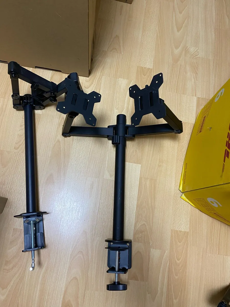 HP Monitors for sale 2 x for 100€ including stand - Image 3