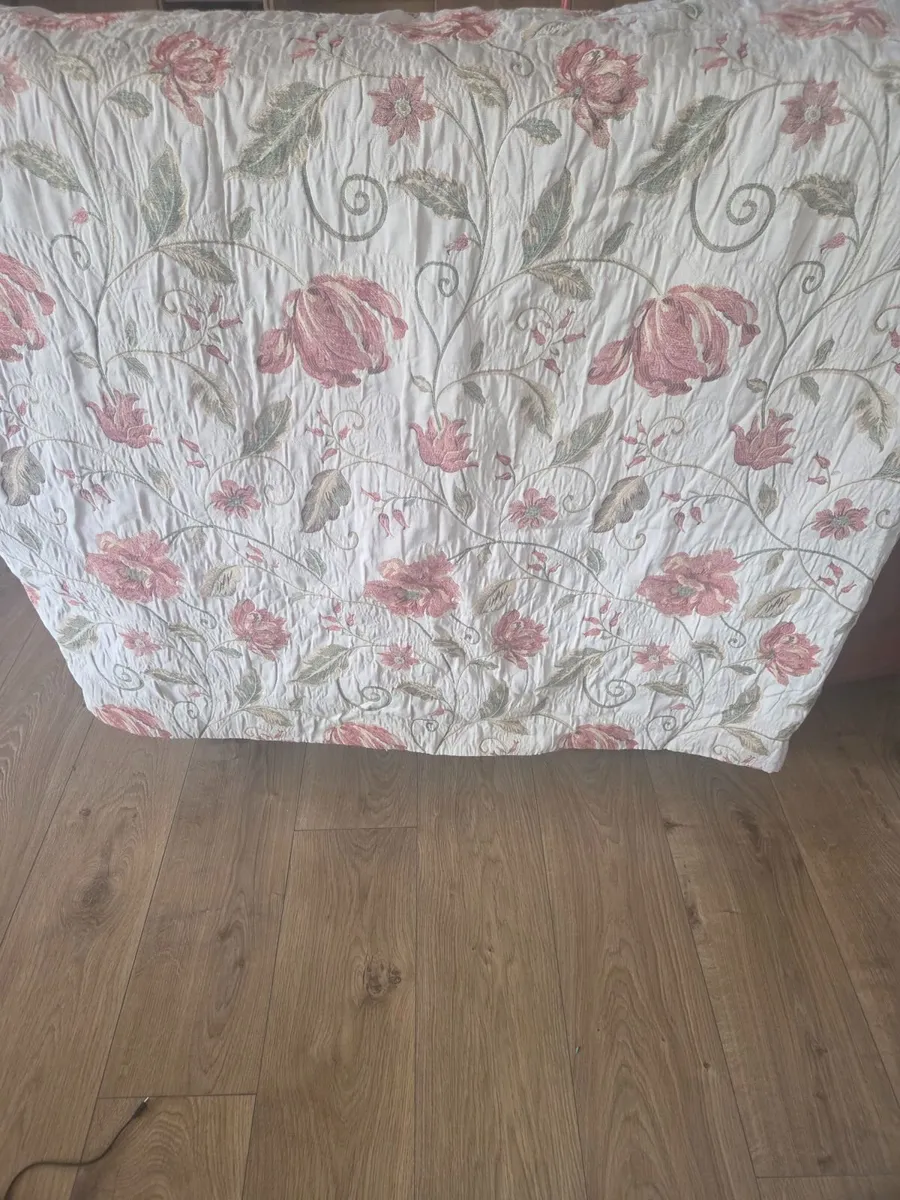 Curtains - Image 2