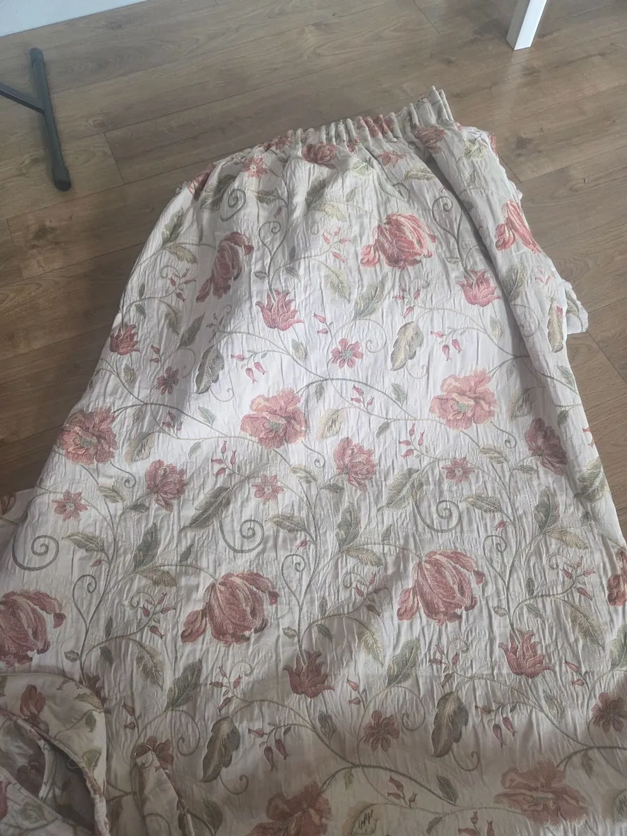 Curtains - Image 3