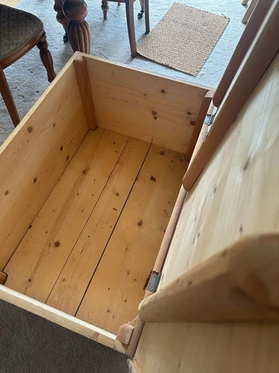Large wooden blanket toy box - Image 3