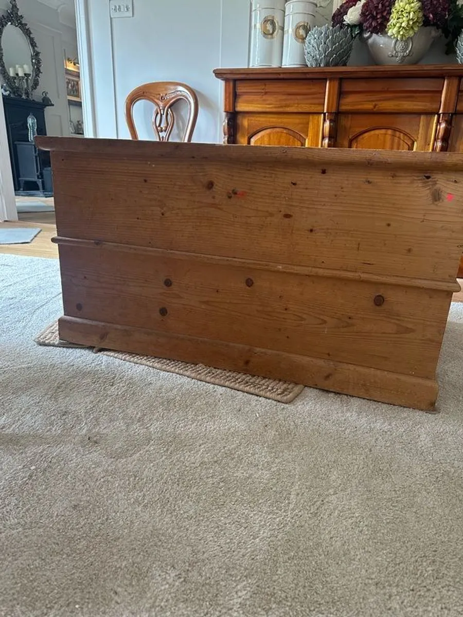 Large wooden blanket toy box - Image 1