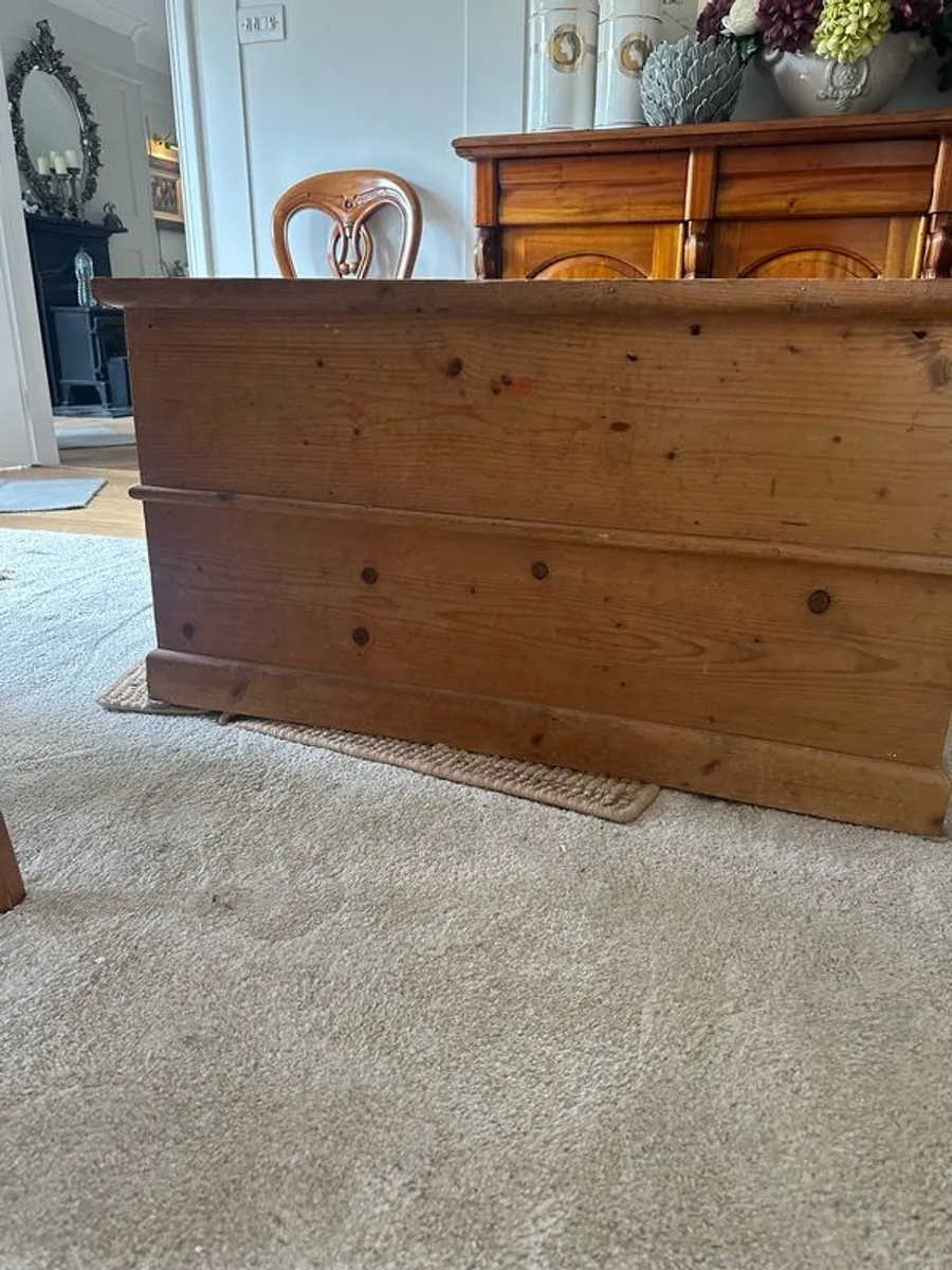 Large wooden blanket toy box - Image 2