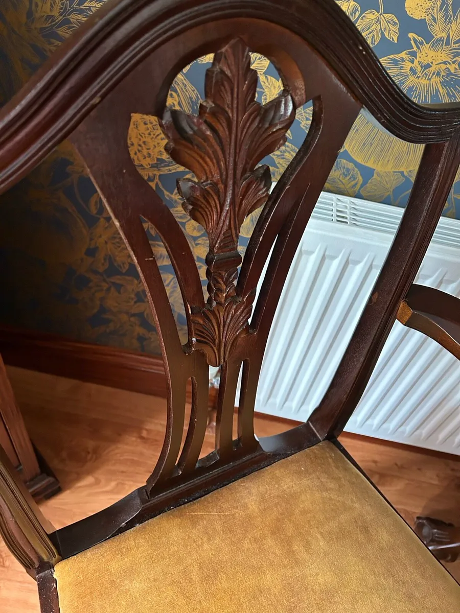 Table & Chairs - Image 4