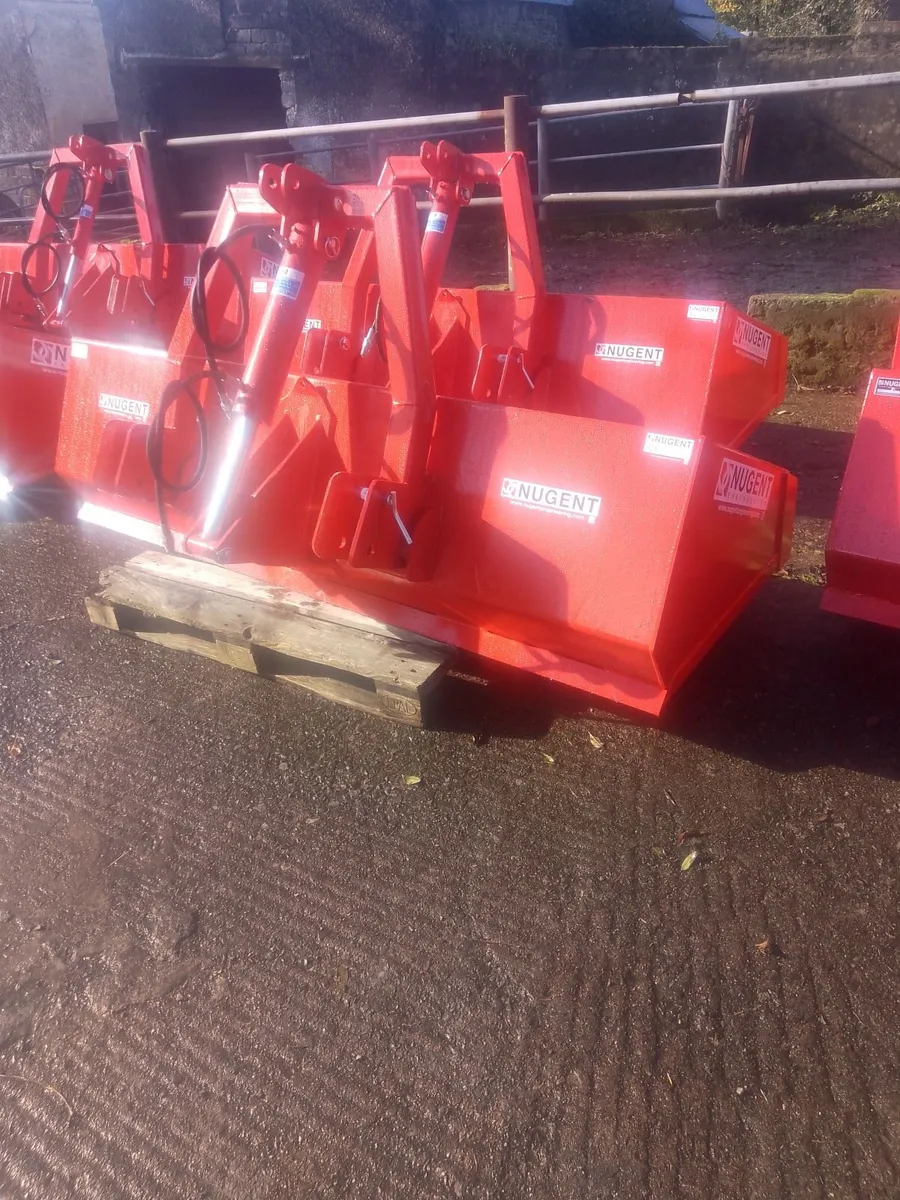 Linkbox and bale spike - Image 1