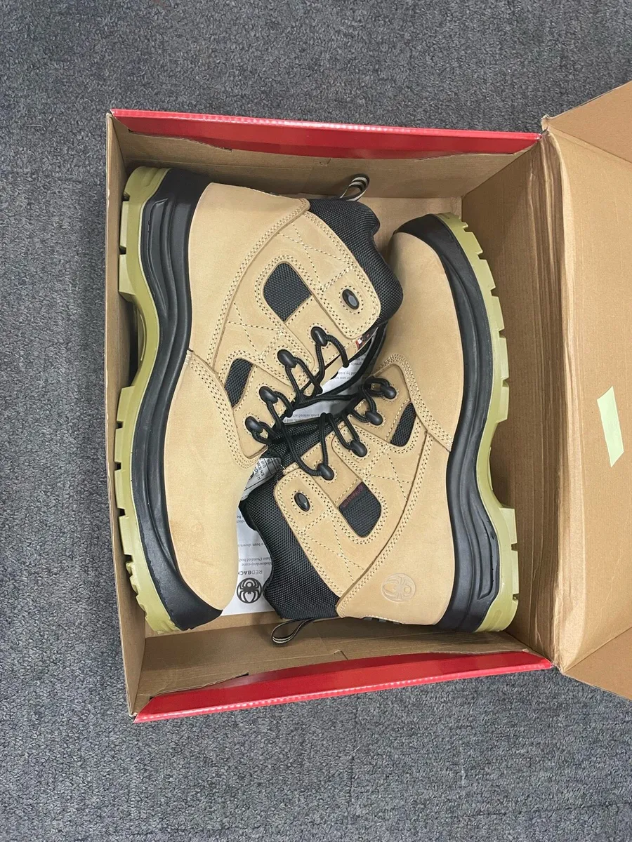 Redback Hardwearing Footwear UK Size 9 - Image 1