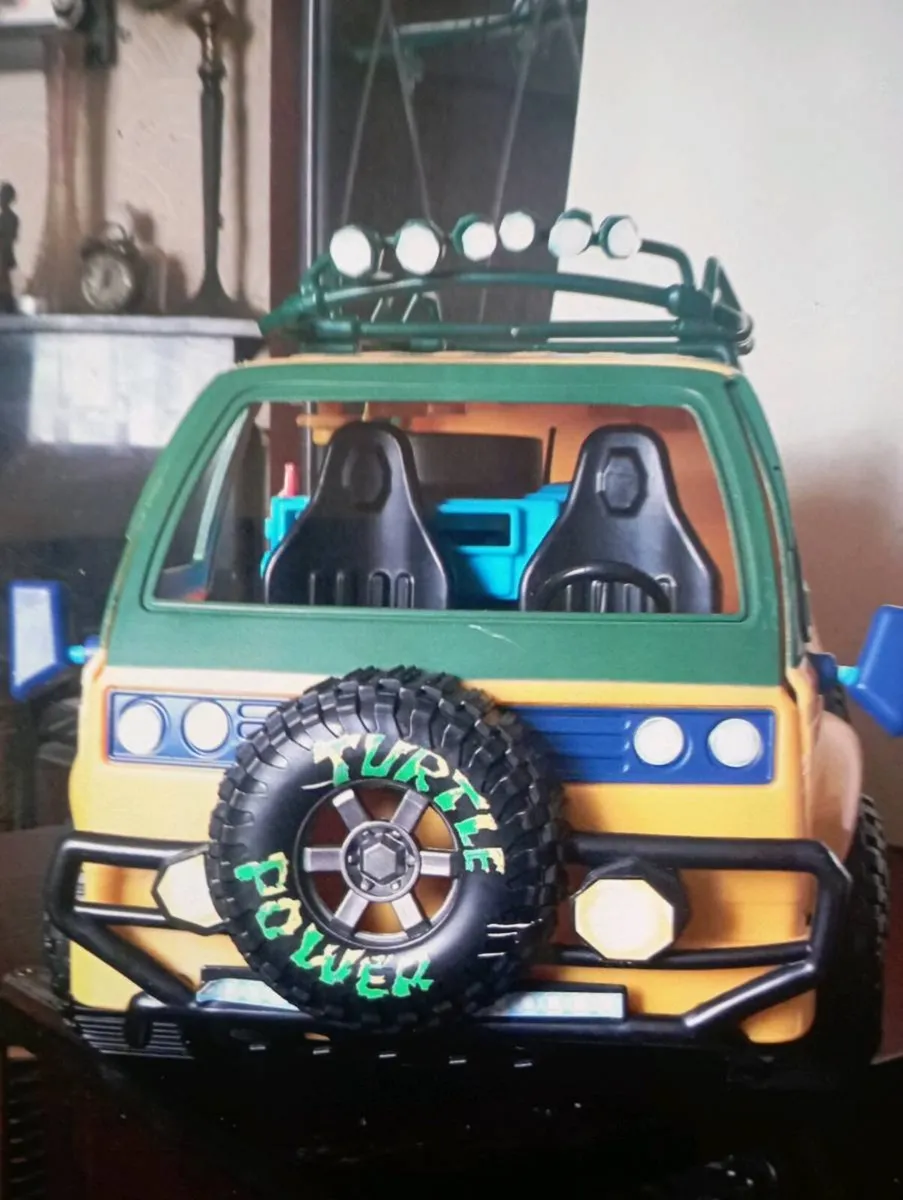 PLAYMATE 'TEENAGE NUTANT NINJA TURTLES WAGON - Image 3