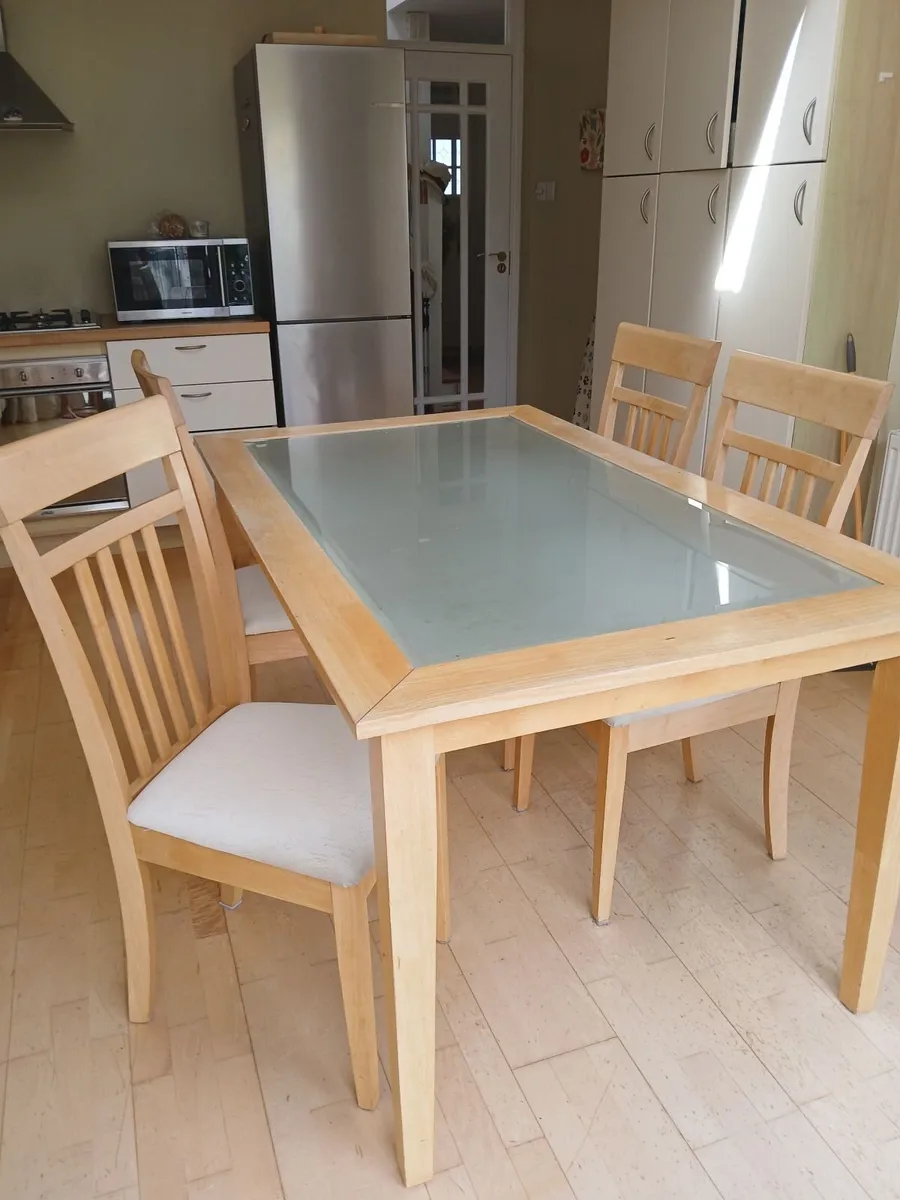 Kitchen table and chairs - Image 2