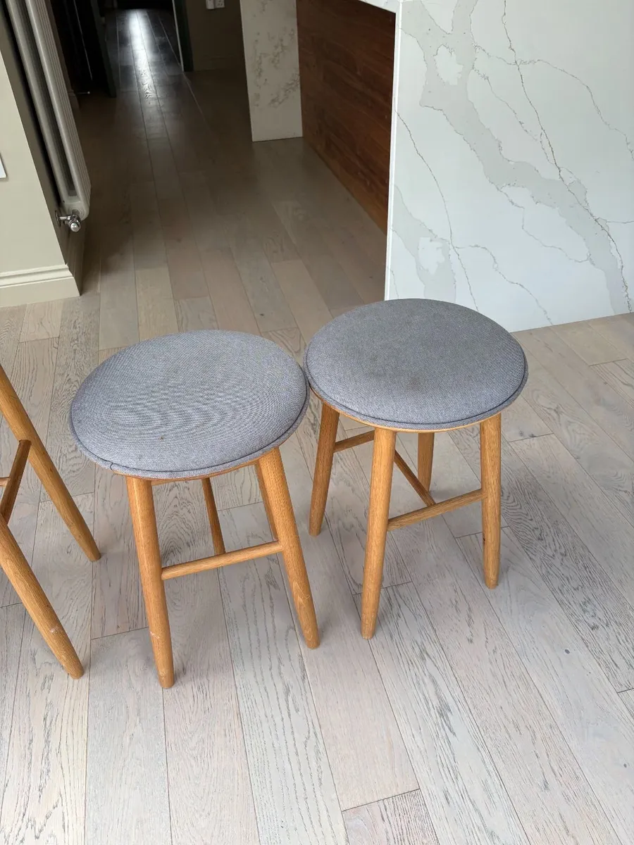 Oak Bar Stools & Matching Stools – Excellent - Image 1