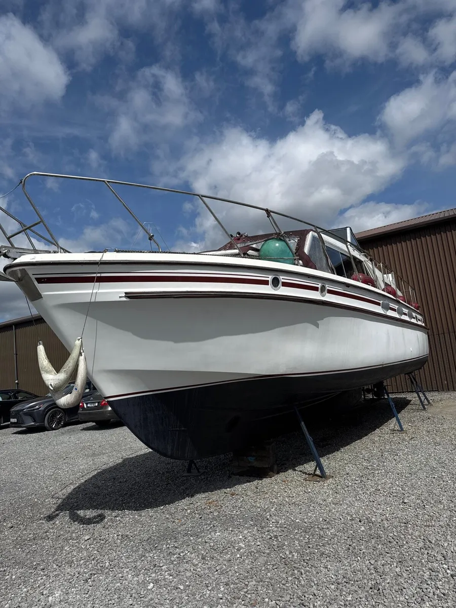 Broom Ocean 37 foot 3 cabin layout - Image 3