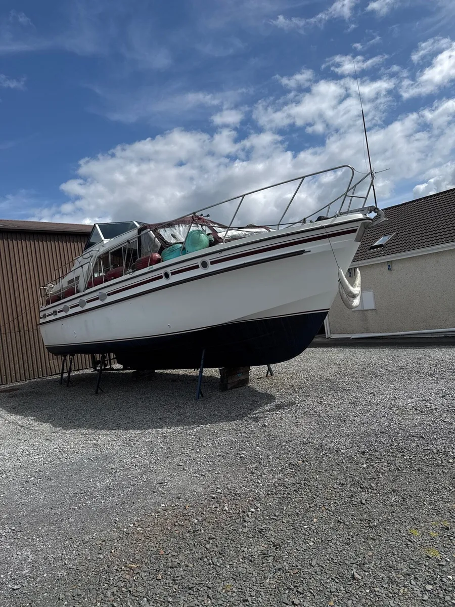 Broom Ocean 37 foot 3 cabin layout - Image 1