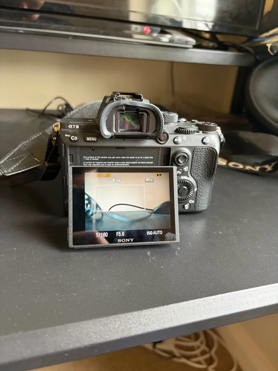 Sony α7 III + FE 28-70mm f/3.5-5.6 OSS Kit - Image 3