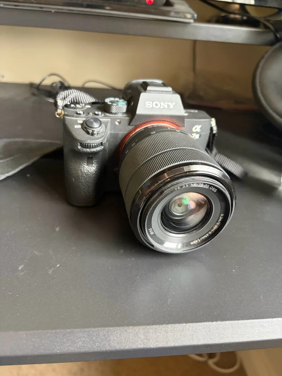 Sony α7 III + FE 28-70mm f/3.5-5.6 OSS Kit - Image 1
