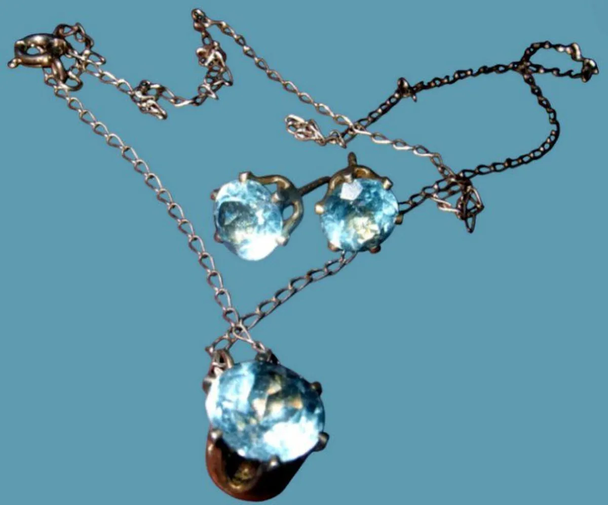 Pristine Vintage Hallmarked Silver/Topaz Trilogy - Image 3