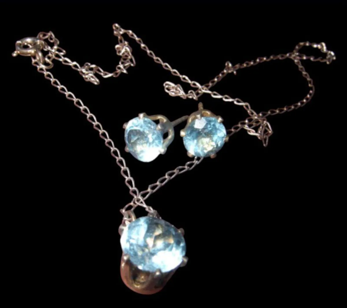 Pristine Vintage Hallmarked Silver/Topaz Trilogy - Image 4