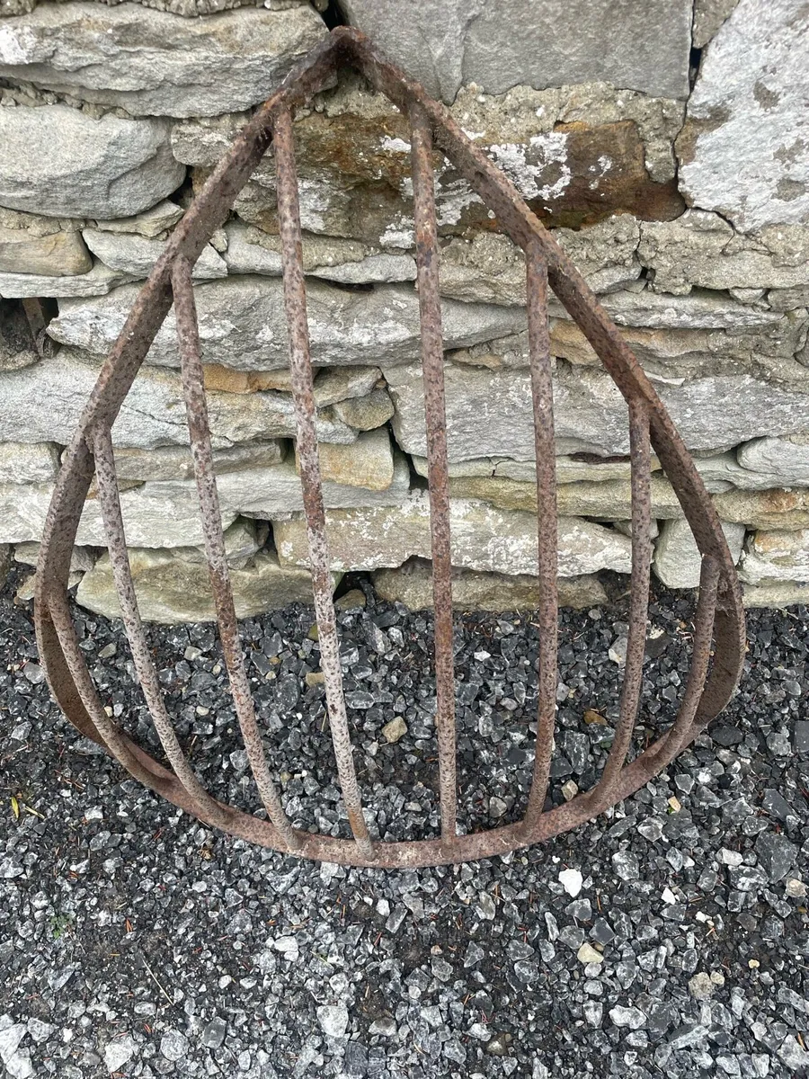 Hay holder - Image 1