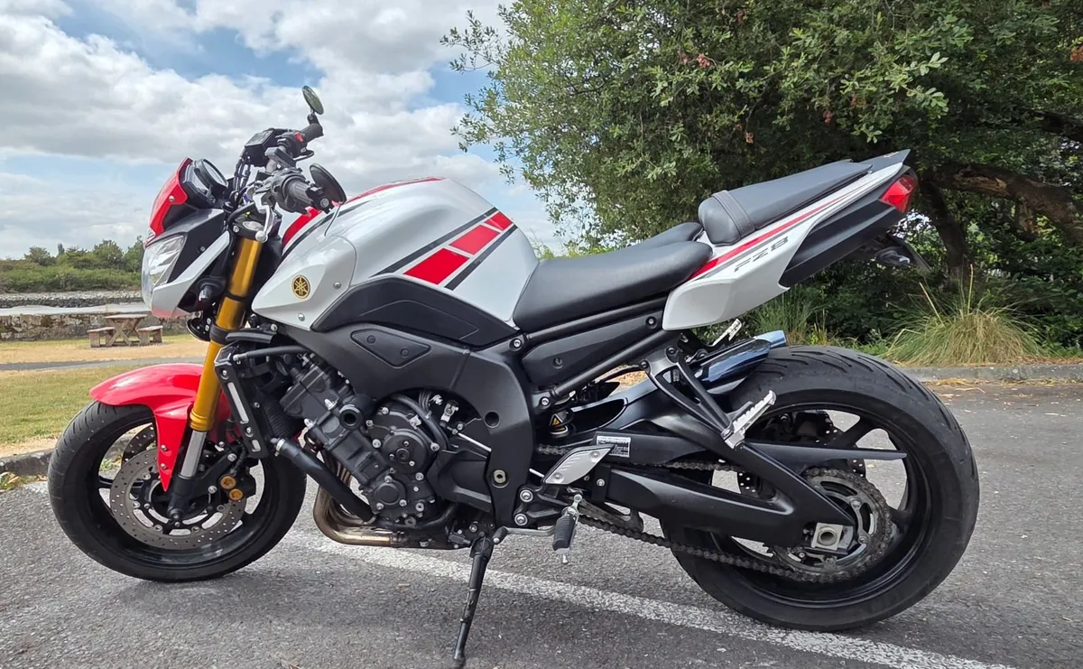 YAMAHA FZ8 (Fazer 800) - Image 1