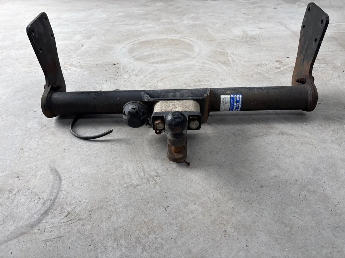 Mercedes sprinter tow bar - Image 1