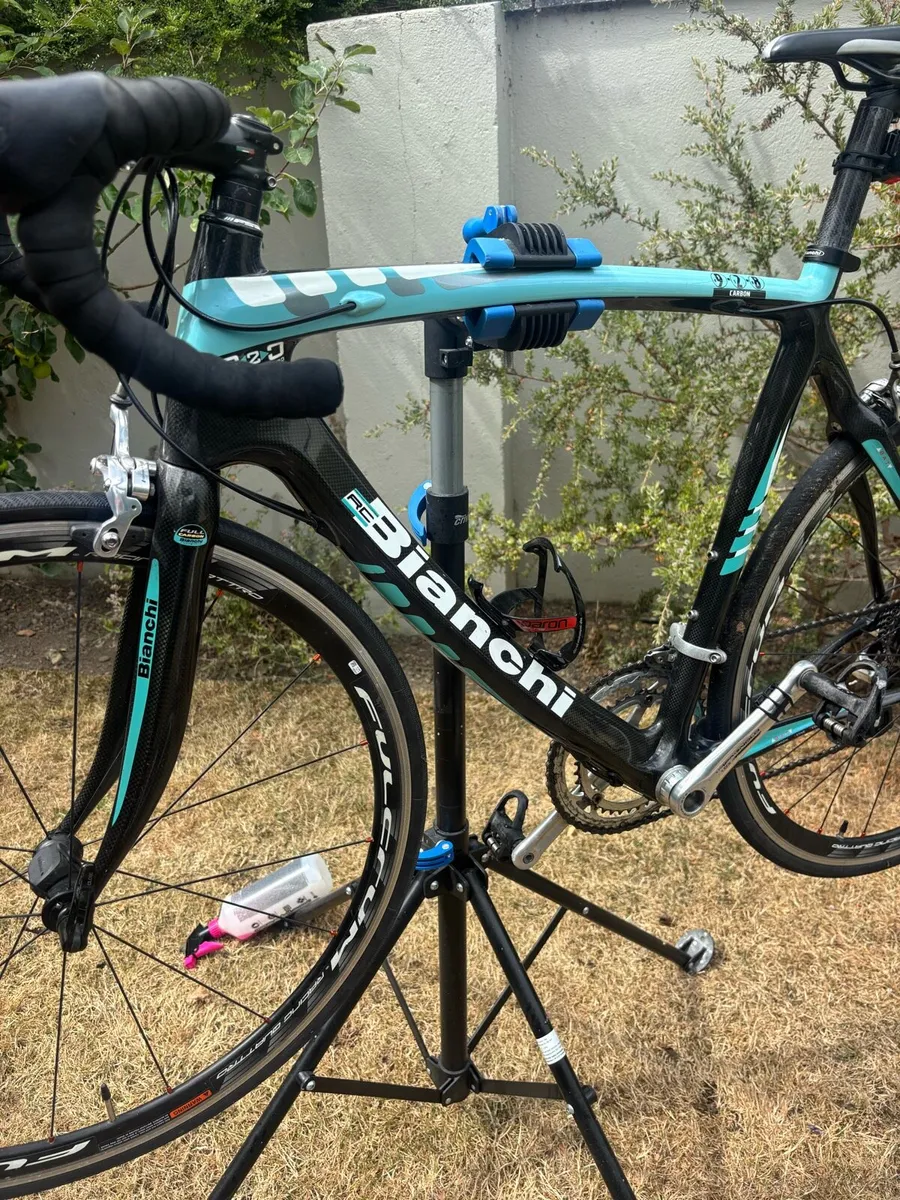 Bianchi RC 928 carbon Road Bike - Image 1