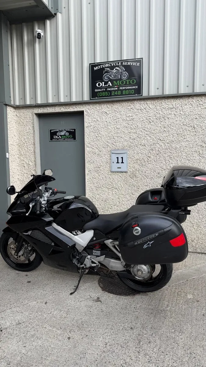 HONDA VFR800 2003 - Image 1
