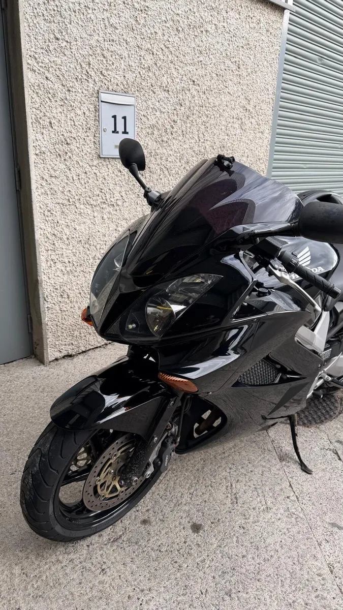 HONDA VFR800 2003 - Image 2