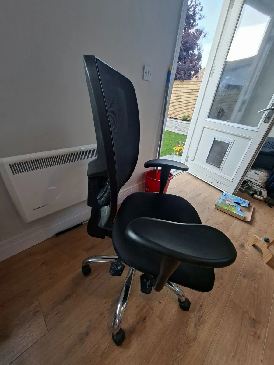 Ergonomic Office chair - Image 3