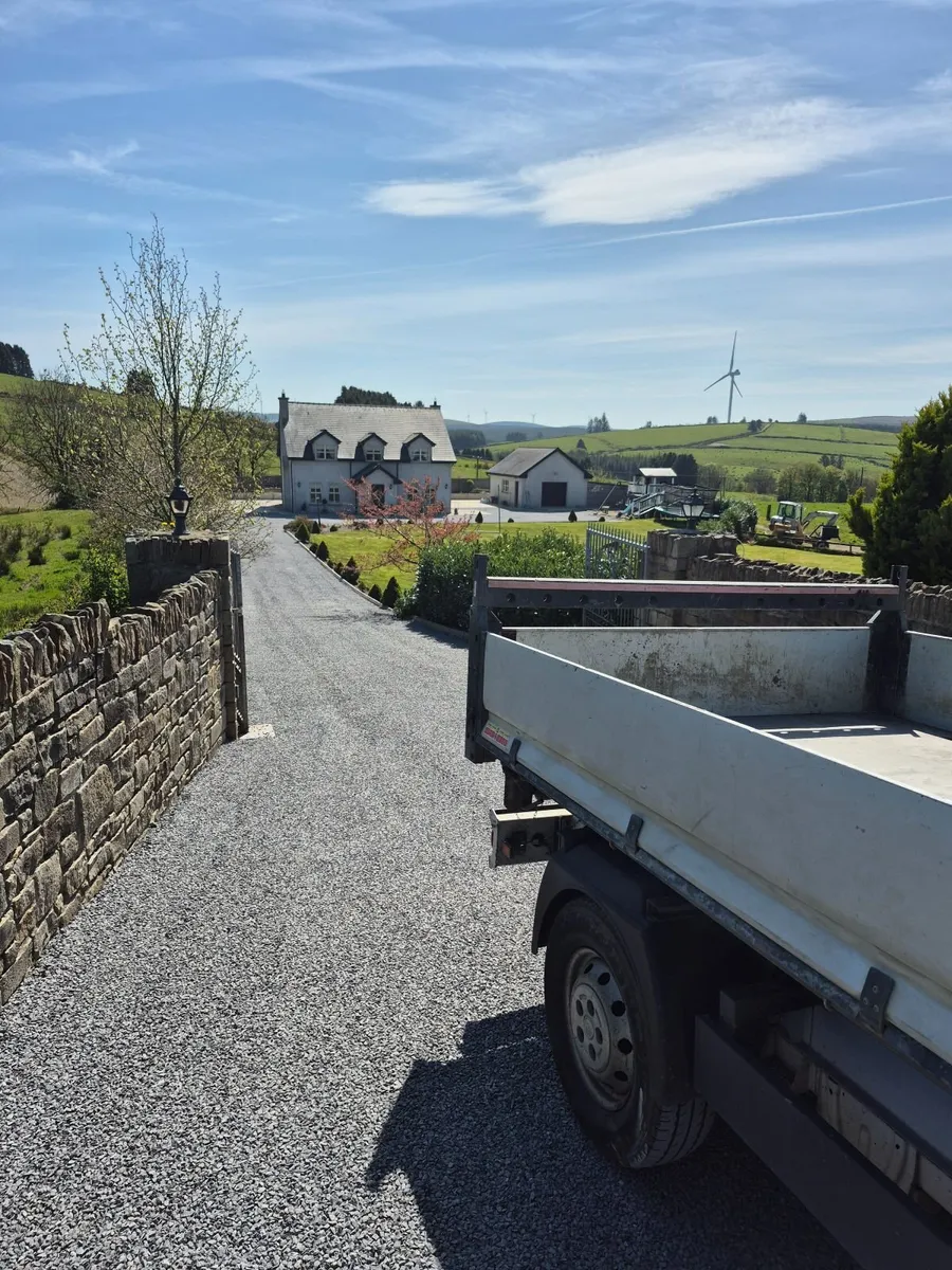 Tar and chip surfacing - Image 1