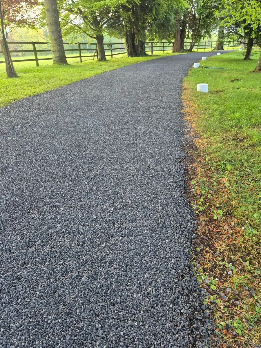 Tar and chip surfacing - Image 4