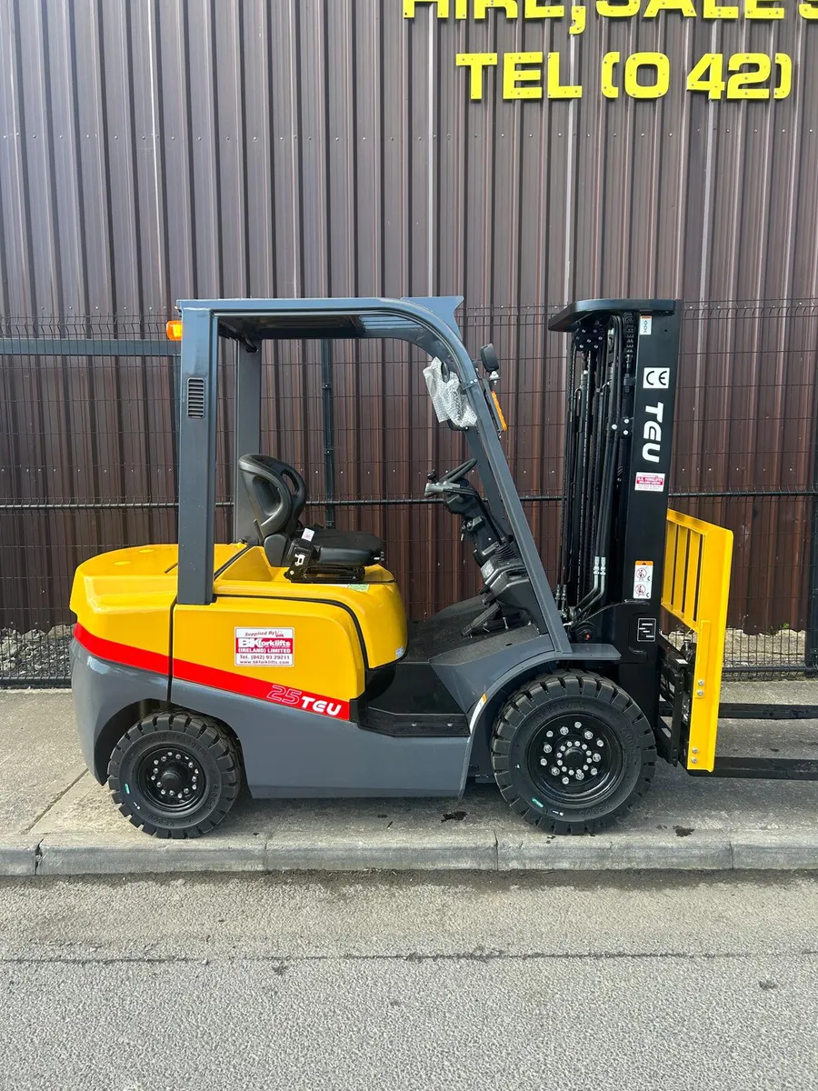 New TEU Forklifts - Image 1